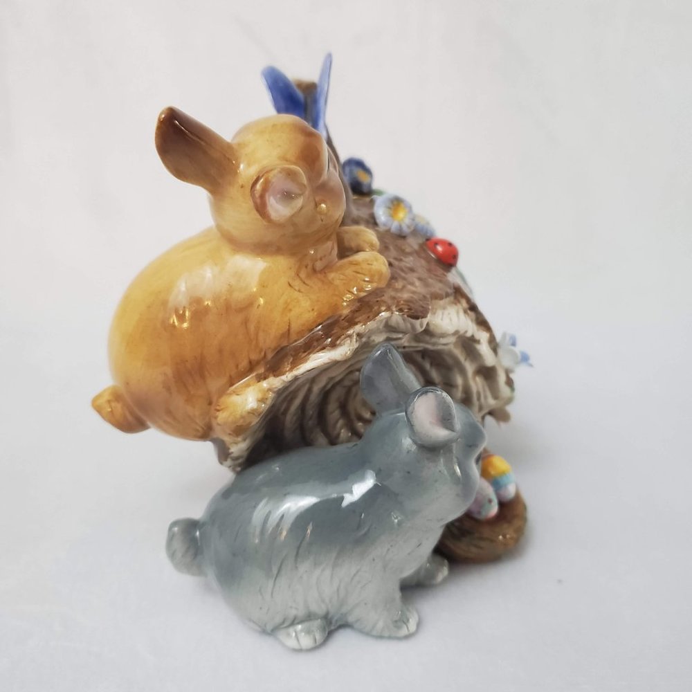 CWC Porcelain Easter Bunny Rabbit Log Hinged Trinket Box - Picture 2 of 10